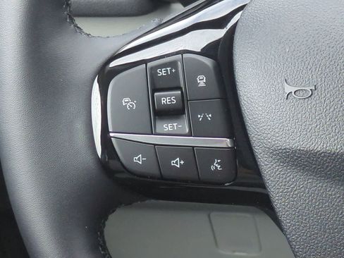 Used 2025 Ford Escape SE w/ Class II Trailer Tow Package image 23