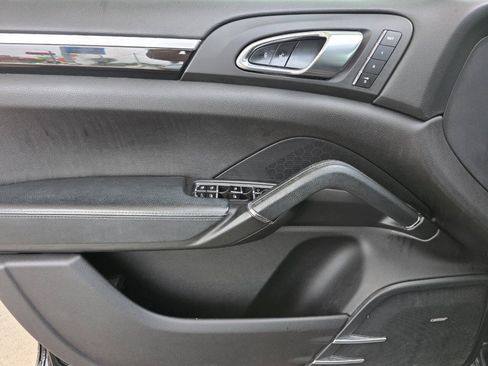 Used 2014 Porsche Cayenne GTS AWD/4WD image 18