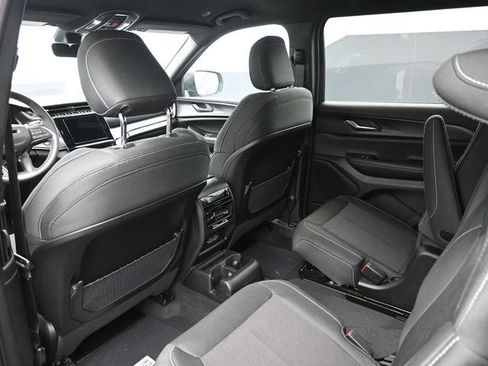 New 2026 Jeep Grand Cherokee L Laredo w/ MOPAR Finishing Package AWD/4WD image 16