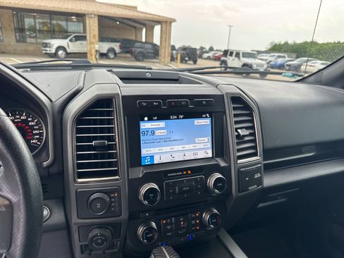 Used 2018 Ford F150 Raptor w/ Equipment Group 802A Luxury image 11