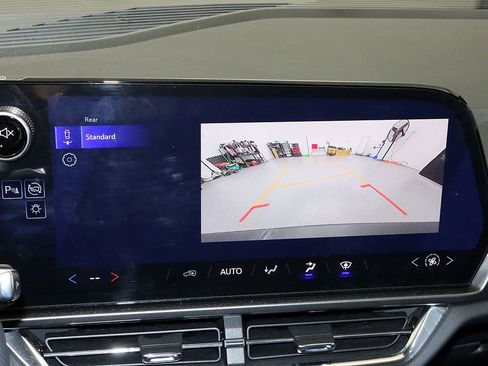 Used 2025 Chevrolet Equinox EV LT FWD image 21