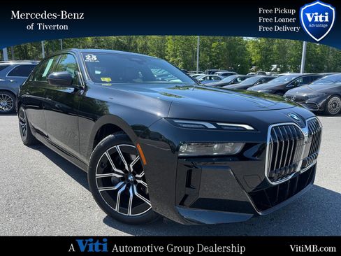 Used 2025 BMW 740i xDrive AWD/4WD image 1