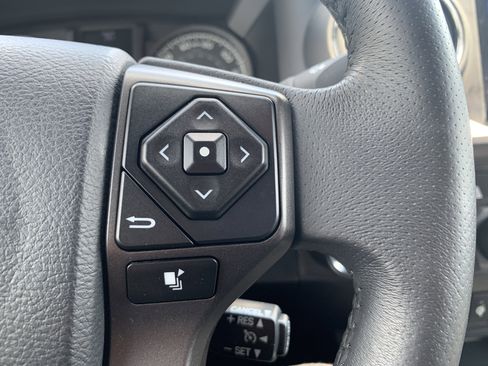 Used 2017 Toyota Tacoma TRD Sport w/ Tow Package RWD image 20