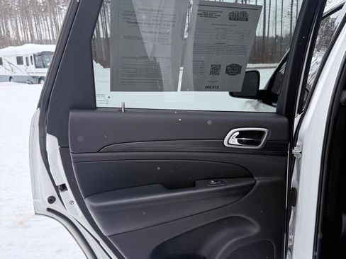 Used 2019 Jeep Grand Cherokee Altitude image 12