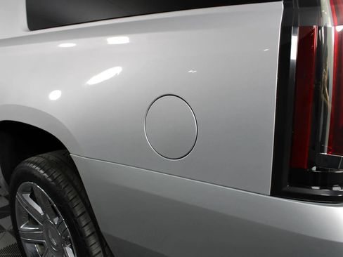 Used 2020 Cadillac Escalade ESV Luxury AWD/4WD image 37