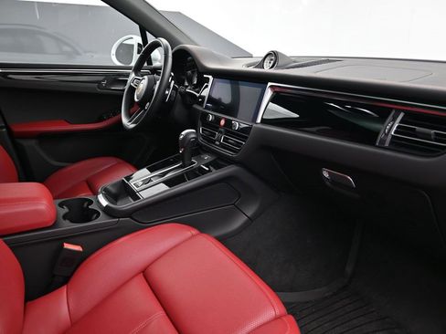 Certified 2024 Porsche Macan S image 14