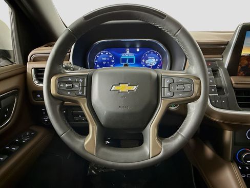 Used 2023 Chevrolet Suburban High Country w/ Advanced Technology Package image 11