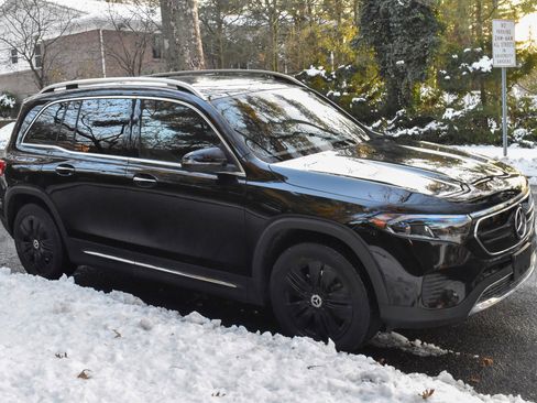 Used 2023 Mercedes-Benz EQB 300 4MATIC image 13