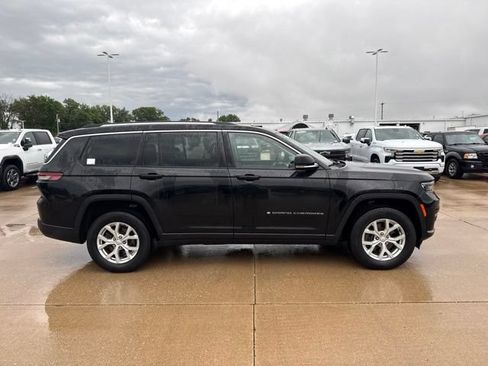 Used 2023 Jeep Grand Cherokee L Limited AWD/4WD image 2