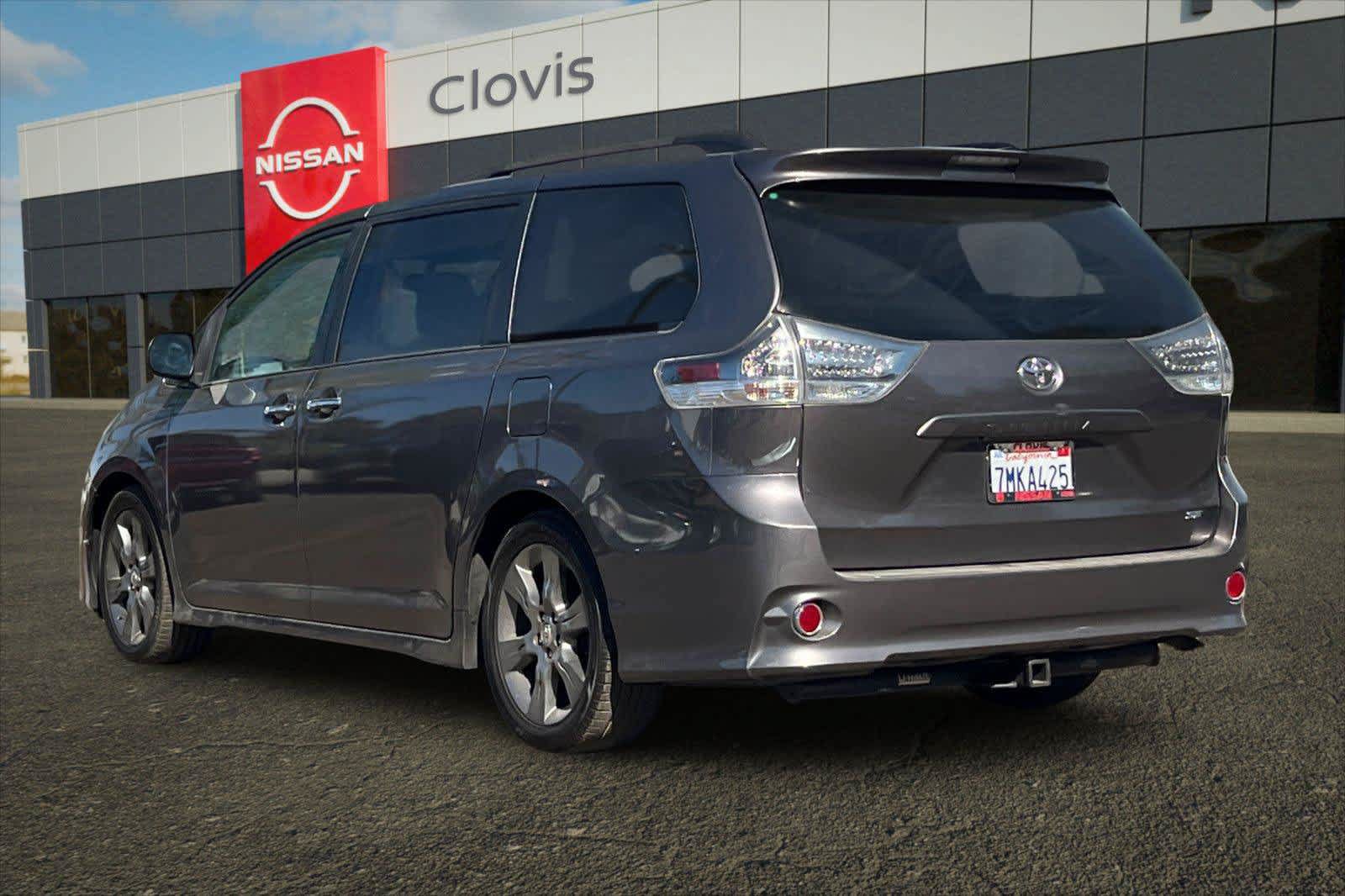 Used 2015 Toyota Sienna SE w/ SE Preferred Package FWD image 7
