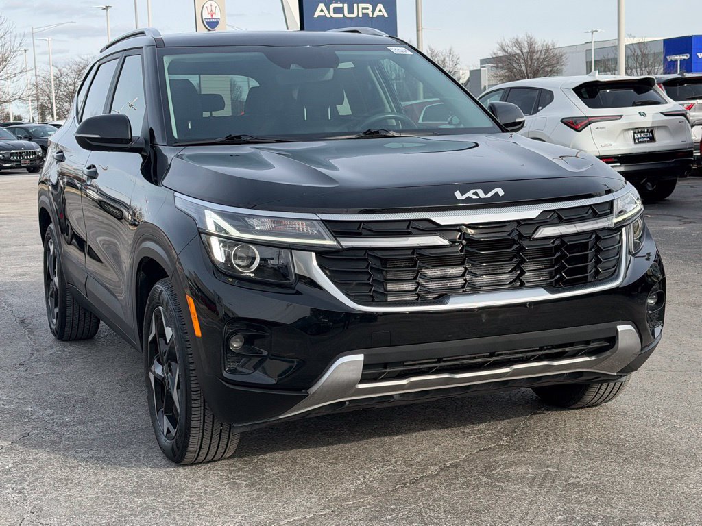 Used 2024 Kia Seltos EX AWD/4WD image 3