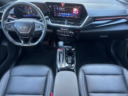 Used 2025 Chevrolet Trax RS FWD image 16