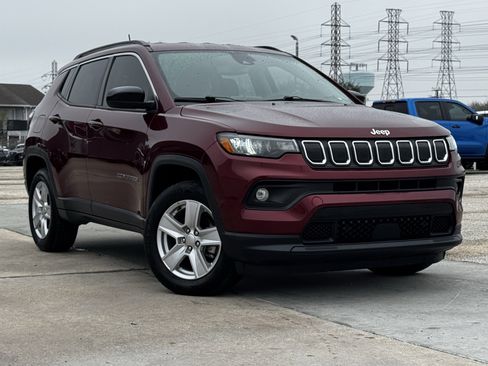 Used 2022 Jeep Compass Latitude image 2