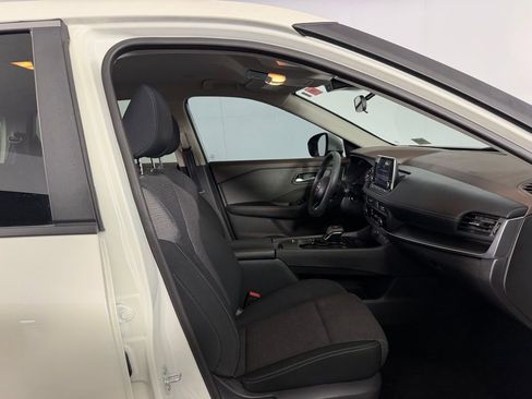 Used 2023 Nissan Rogue SV image 31