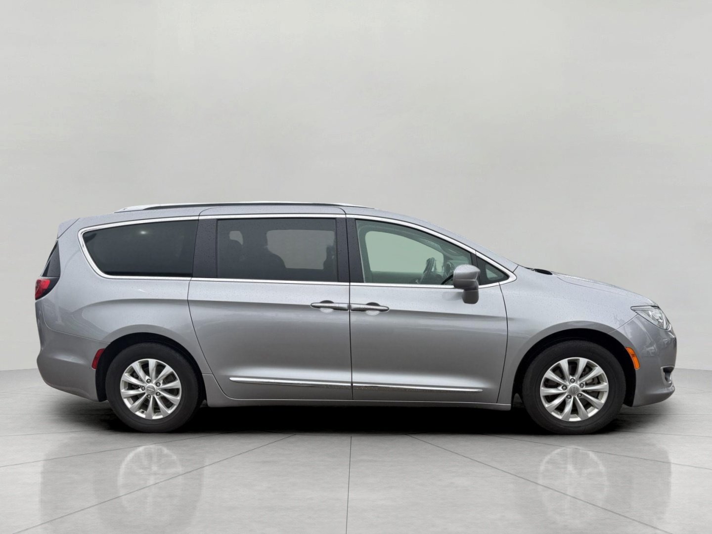 Used 2018 Chrysler Pacifica Touring-L Plus FWD image 14