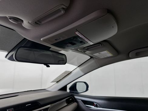 Used 2020 Toyota Camry SE FWD image 18
