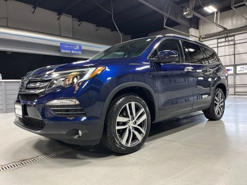 Used 2017 Honda Pilot Touring image 3