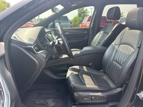 Used 2023 Buick Enclave Avenir image 10