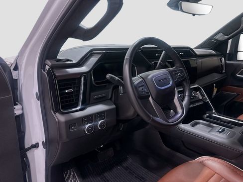 Used 2025 GMC Sierra 2500 Denali Ultimate AWD/4WD image 9