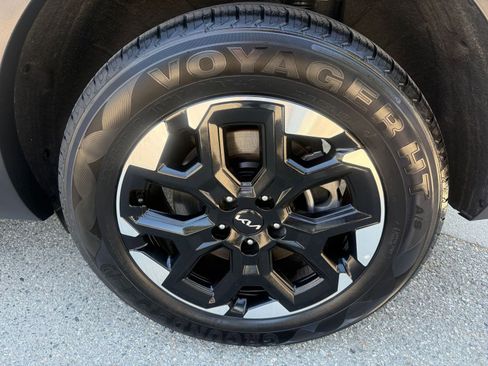 Used 2024 Kia Sorento S image 29