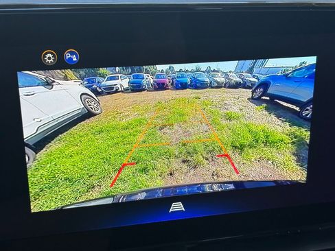 Used 2025 Chevrolet Equinox LT image 17