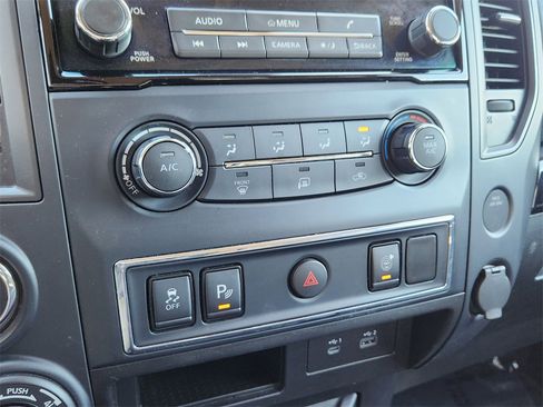 Used 2023 Nissan Titan SV image 12