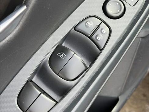 Used 2025 Nissan Sentra SV image 4