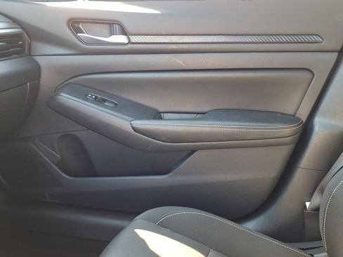 Used 2025 Nissan Altima 2.5 SV FWD image 26