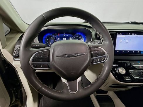Used 2022 Chrysler Pacifica Touring-L FWD image 12