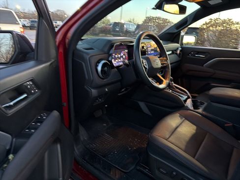 Used 2024 Chevrolet Colorado Z71 w/ Z71 Convenience Package 2 image 8