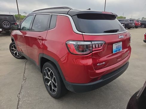 Used 2025 Jeep Compass Limited image 9