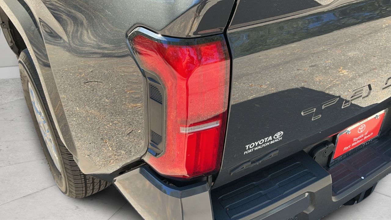 Used 2025 Toyota Tacoma SR5 AWD/4WD image 24