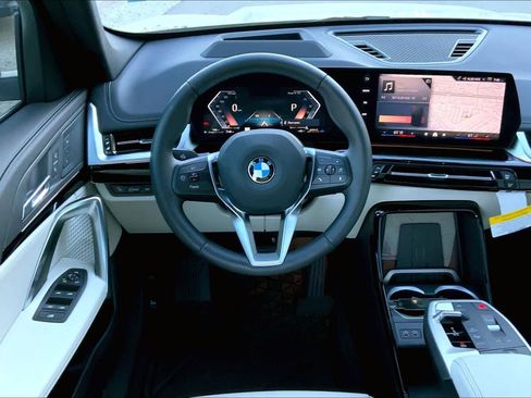 Used 2026 BMW X1 xDrive28i w/ Technology Package image 5