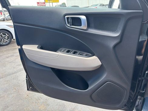 Used 2026 Hyundai Venue SEL FWD image 15