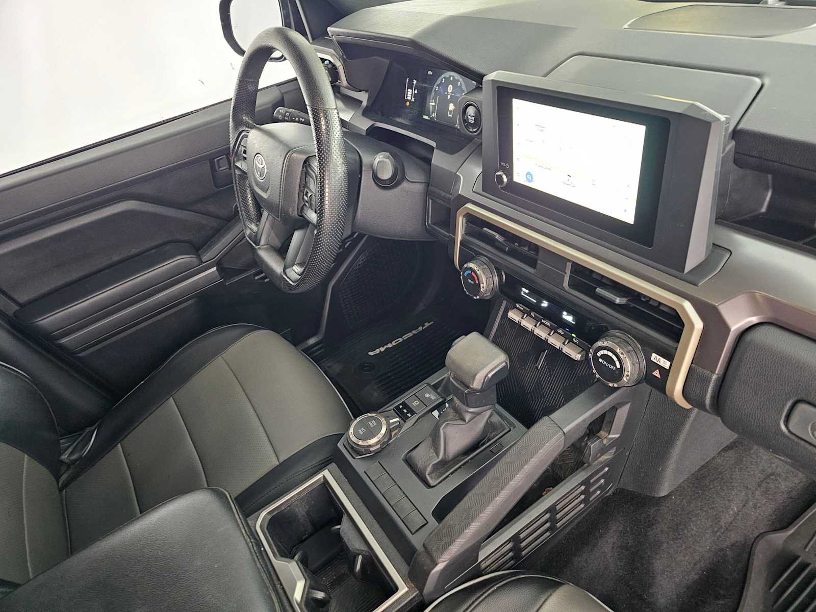 Used 2025 Toyota Tacoma SR5 AWD/4WD image 11