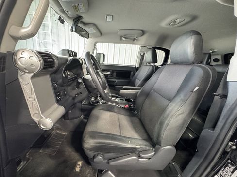 Used 2011 Toyota FJ Cruiser 4WD image 16