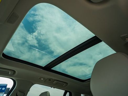 Certified 2023 Volvo XC90 T8 Ultimate AWD/4WD image 40
