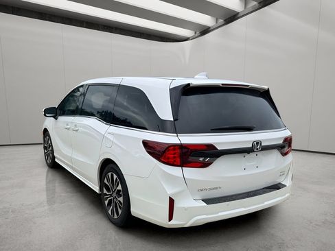 Used 2026 Honda Odyssey Elite image 3