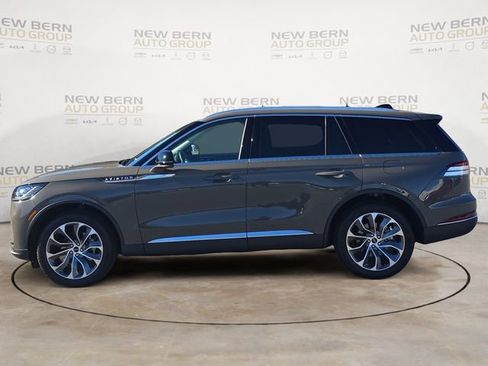 New 2026 Lincoln Aviator AWD image 2