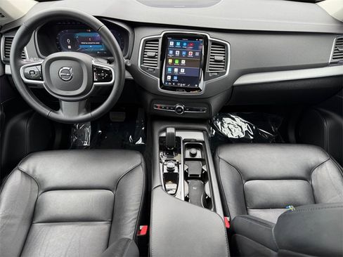 Used 2023 Volvo XC90 B5 Core w/ Climate Package image 11