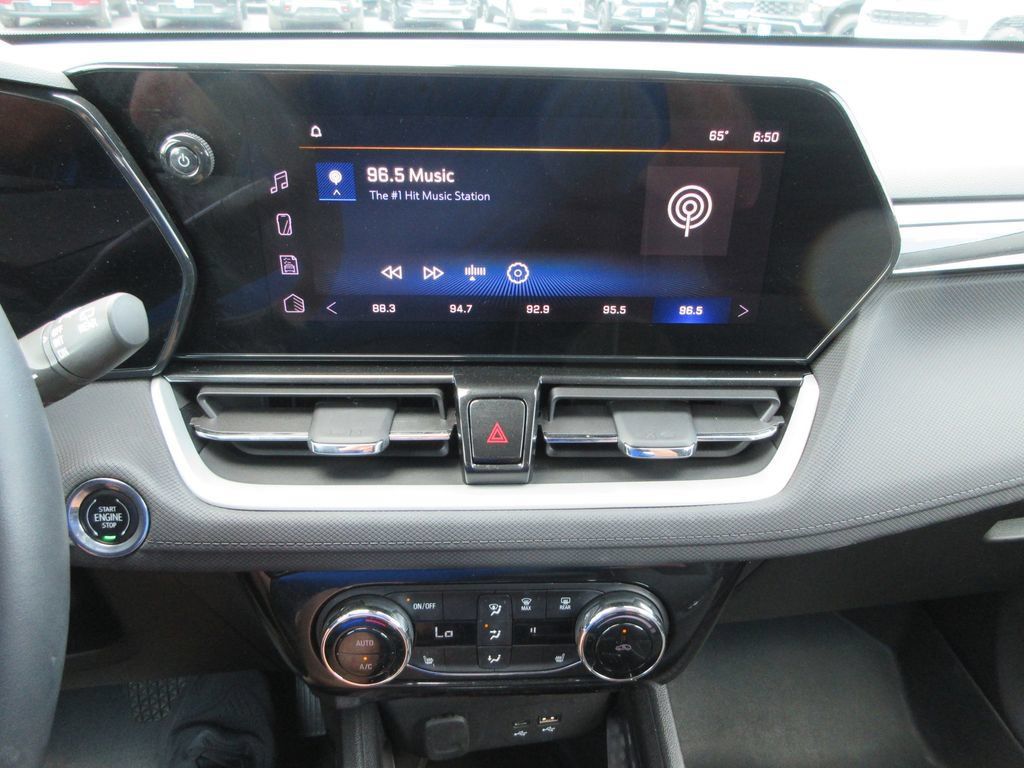 Certified 2024 Chevrolet TrailBlazer LT w/ Convenience Package FWD image 29