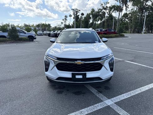 Used 2025 Chevrolet Trax LT w/ LT Convenience Package FWD image 8