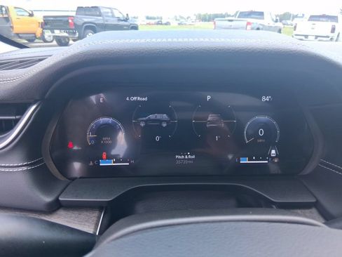 Used 2023 Jeep Grand Cherokee Limited AWD/4WD image 15