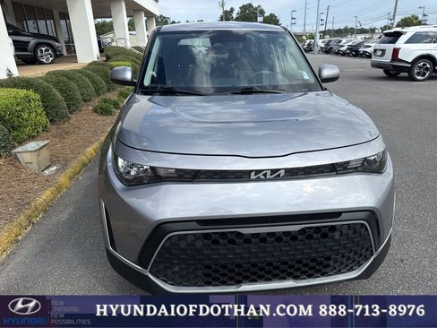 Used 2025 Kia Soul LX w/ LX Technology Package FWD image 6