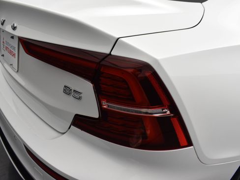 Used 2024 Volvo S60 B5 Core image 7