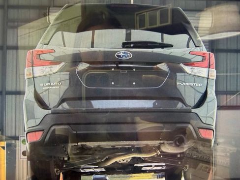 Used 2020 Subaru Forester Premium AWD/4WD image 7