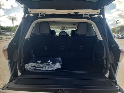 New 2026 Lincoln Navigator Premiere AWD/4WD image 18