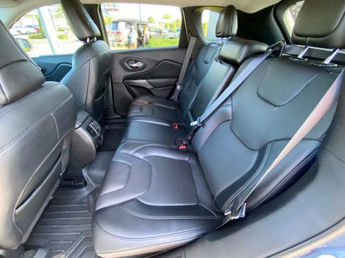 Used 2021 Jeep Cherokee Limited image 18