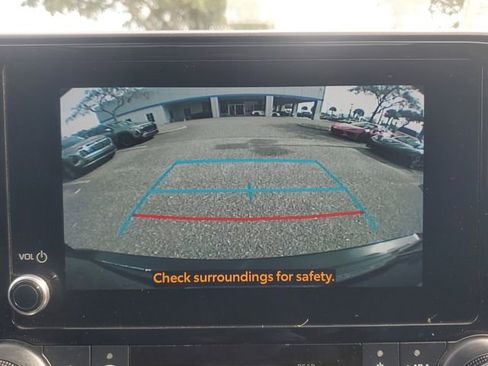 Used 2023 Toyota Highlander LE image 30