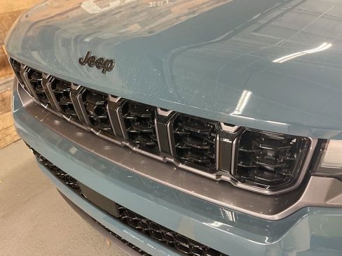 New 2026 Jeep Grand Cherokee L Summit w/ Obsidian Package AWD/4WD image 8